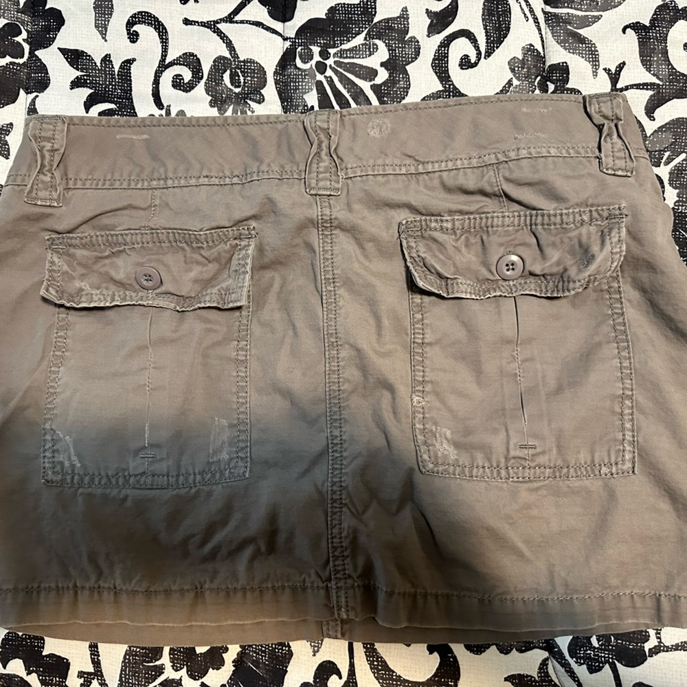 Vintage American eagle cargo skirt Y2K style early 2000’s. Size 12